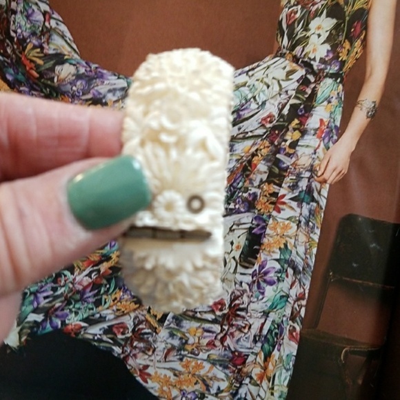 Vintage carved‎ celluloid bracelet - Picture 2 of 7